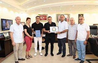 Hollandalı turistler Alanya’dan memnun