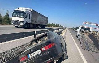 Hurdaya dönen otomobilde kazayı şans eseri yara...