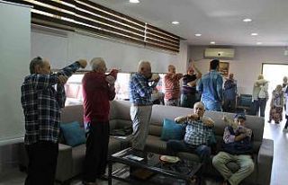 Huzurevi sakinlerine fiziksel aktivite