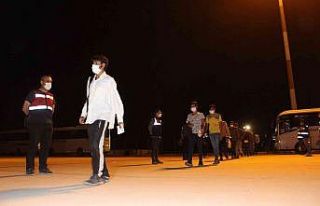 Iğdır’dan 400 Afganistanlı göçmen ülkelerine...