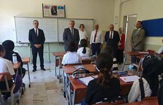 İl Milli Eğitim Müdürlüğü, öğrencileri yalnız...