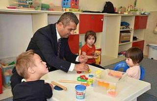 İl Milli Eğitim Müdürü Ekici miniklerle bir araya...