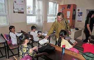 İş kadını Uluğ’dan öğrencilere eğitim seti
