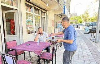 İşitme ve konuşma engelli adam 40 yıldır kıraathanelerde...