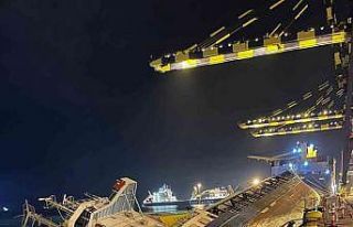 İskenderun’da konteyner gemisi battı