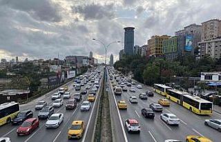 İstanbul’da okullar açıldı, trafik yoğunluğu...