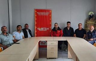 İtfaiyeciler, asansörden kurtarma eğitimi alıyor