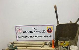 İzinsiz kazı yapan 3 kişi suçüstü yakalandı