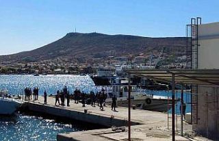 İzmir açıklarında 300 düzensiz göçmen yakalandı