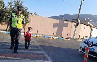 İzmir’de jandarmadan okul ve çevresi denetimi