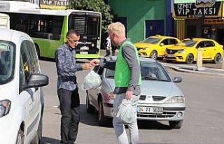 İzmit Belediyesi, kendi ürettiği sebzeleri vatandaşlara...
