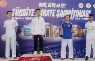İzmit Belediyesporlu Batuhan, karatede Türkiye şampiyonu...