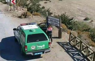 Jandarma ekipleri Bafa Gölü’nde kontrollerini...