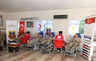 Jandarma personeli kan bağışında bulundu