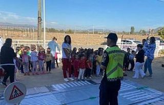 Jandarma’dan Çine’deki öğrencilere yaya geçidi...