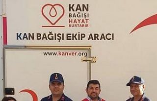 Jandarma’dan Kızılay’a kan bağışı