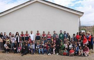 Jandarmadan öğrencilere destek