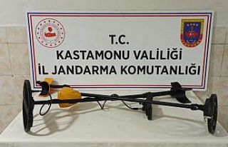 Kaçak define avcısına suçüstü baskın