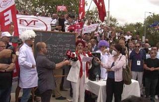 Kadıköy’de emeklilikte yaşa takılanlar eylem...