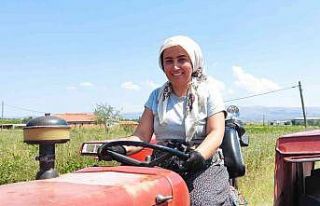 Kadın diş hekimi baba mesleklerini hem klinikte...