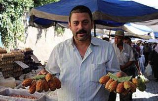 Kaktüs inciri, pazar tezgahlarının ilgi odağı...