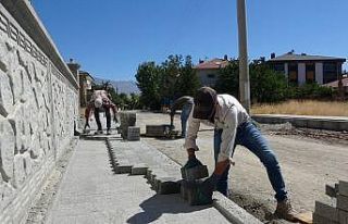 Kaldırım yenileme çalışmaları devam ediyor