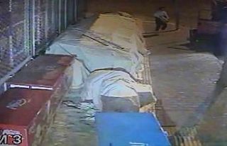 Kamyonla gelip bir torba patates çaldı