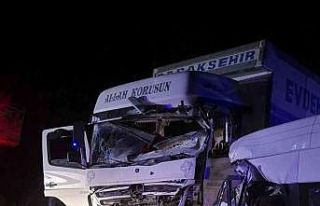 Kamyonla minibüs çarpıştı, çok sayıda ölü...