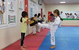 Karaköprü’de spor kursları devam ediyor