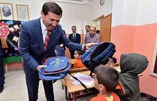 Karatay Belediyesi’nden kırtasiye yardımı