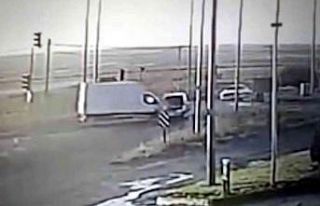 Kardeşleri ayıran kaza güvenlik kamerasında