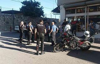 Kardeşlerini rehin aldı