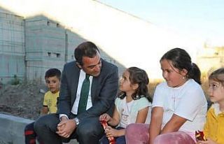 Karslı çocukların ‘vali’ sevgisi