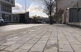 Kars’ta kaldırım ve yol çalışmaları sürüyor