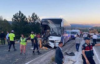 Kastamonu’da yolcu otobüsü ile traktör çarpıştı:...