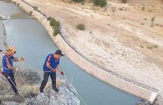 Kayalıklarda mahsur kalan vatandaşı AFAD kurtardı