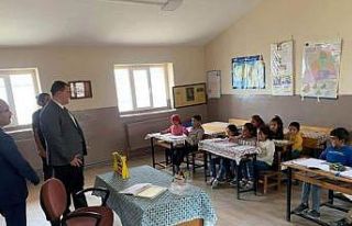 Kaymakam Onur Yılmazer, okullarda incelemede bulundu