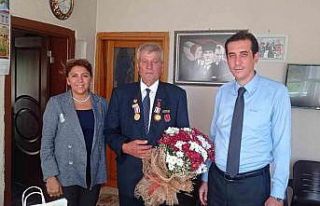 Kaymakam Topsakaloğlu, gazi ve şehit yakınlarıyla...