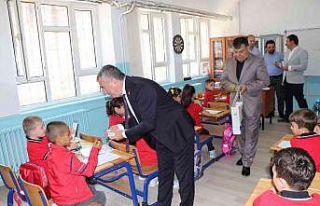 Kaymakamı Nayman ve Başkan Özdemir’den öğrencilere...