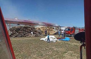 Kaynak kıvılcımından çıkan yangında 500 saman...