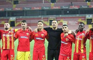 Kayserispor yerini koruyor