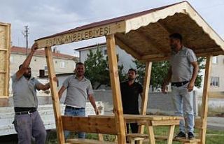 Kent mobilyalarını yenileme çalışmaları devam...