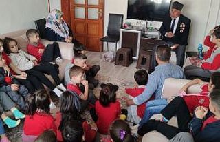Kıbrıs gazisinden evde öğrencilere barış dersi:...