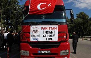 Kırklareli’nde Pakistan’a yardım tırı dualarla...