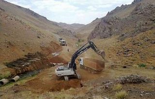Kırsalda yol iyileştirme çalışması