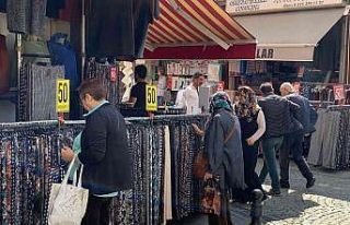 Kışlık kıyafetler tezgâhlarda yerini aldı, alışveriş...