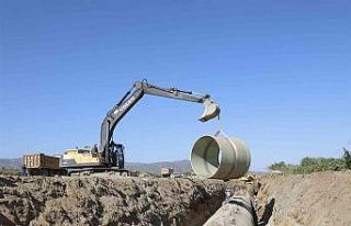 Koçarlı’daki sulama inşaatında dev borular döşeniyor