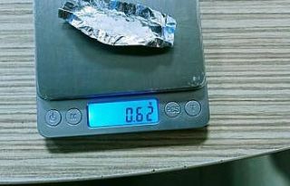 Kontrol edilen şahsın üzerinden uyuşturucu çıktı