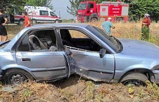 Kontrolden çıkan otomobil tarlaya uçtu: 2 yaralı