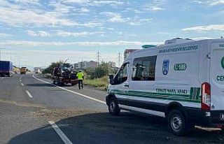 Kontrolden çıkan otomobil trafik levhasına çarptı:...